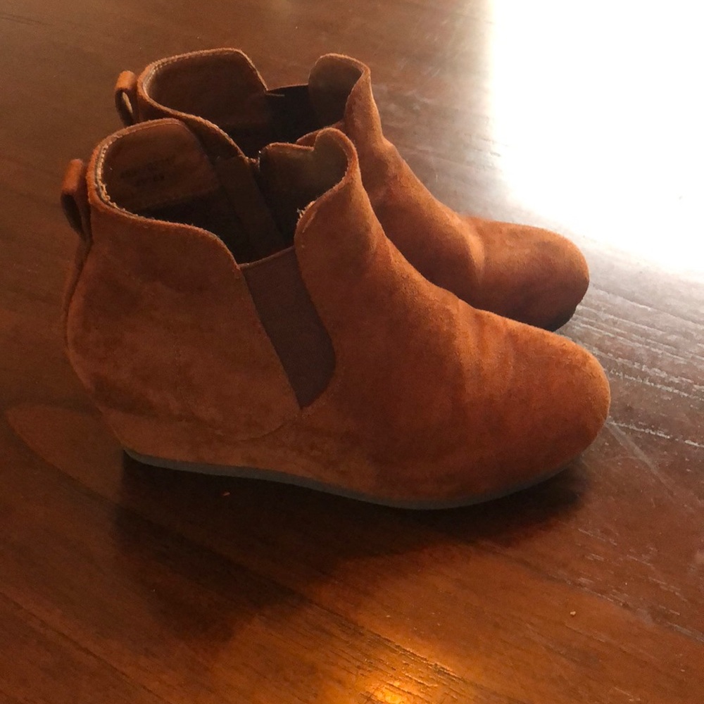 Girls brown short booties